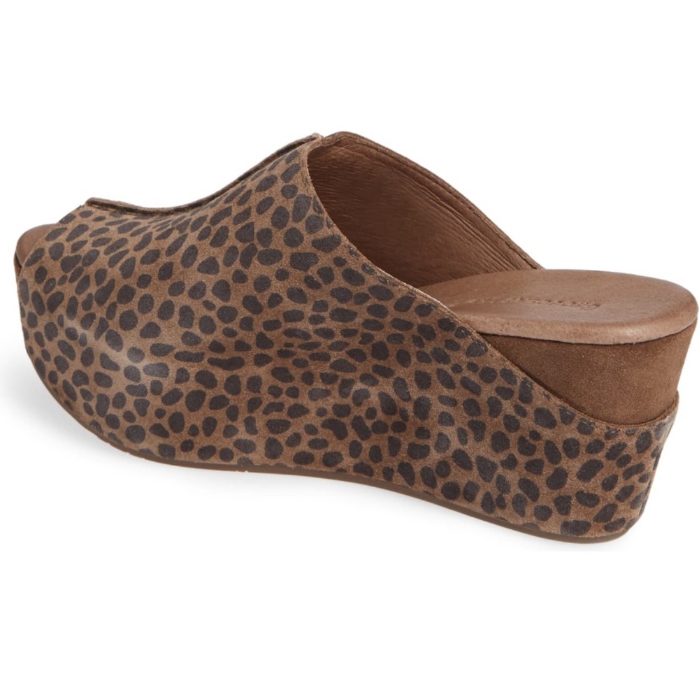 NWOT Chocolat Blu Wynn Peep Toe Mule